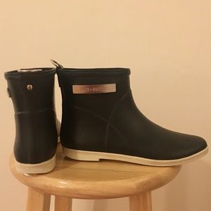 Alice + Whittles Classic Rain Boot